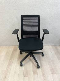 steelcase_think_v2_tyotuoli_varattu_8kplsp__tyotuolit__cb634e.jpg