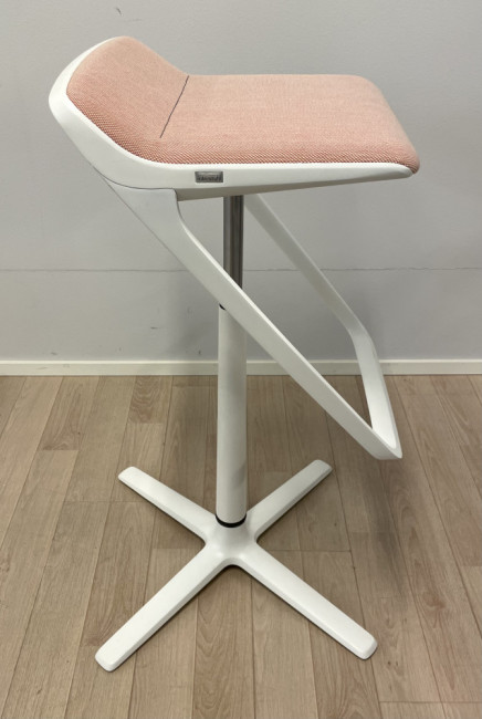 INTERSTUHL Kinetic baarituoli