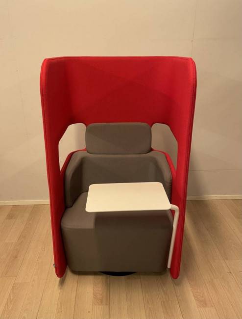 MARTELA Podseat nojatuoli kntyvll jalustalla   