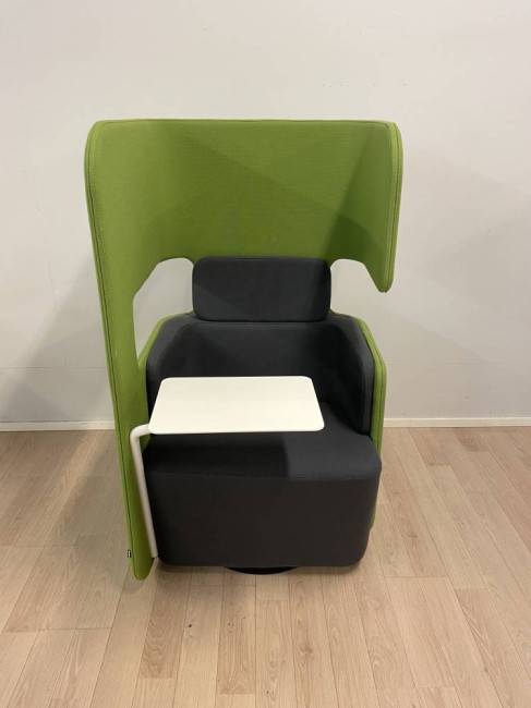 MARTELA Podseat nojatuoli kntyvll jalustalla    