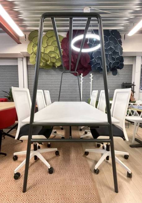 Neuvotteluryhmä,  Four Design/Wiesner Hager TUOLIT MYYTY